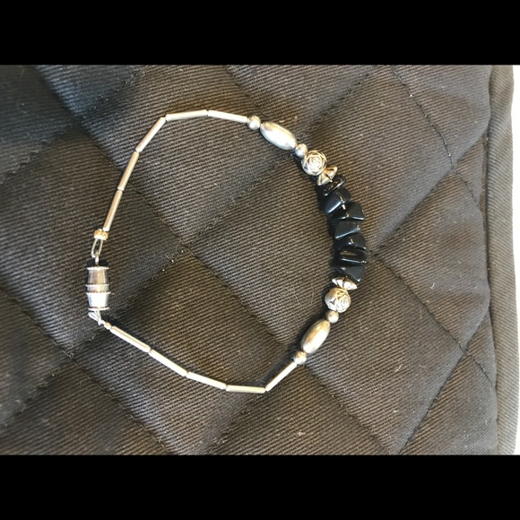 Silver and black beaded bracelet - Picture 4 of 7